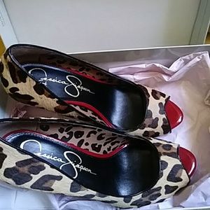 Leopard pumps
